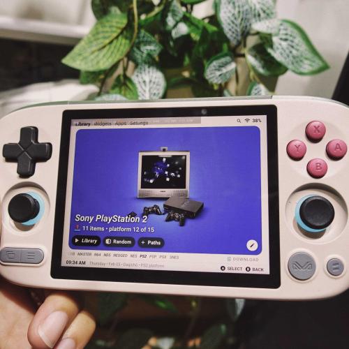 AYANEO Pocket Air Mini máy chơi game cầm tay nhỏ gọn, thiết kế hoài cổ cuốn hút.