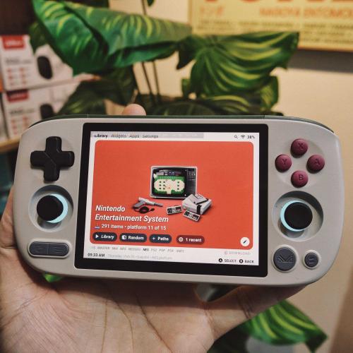 AYANEO Pocket Air Mini máy chơi game cầm tay nhỏ gọn, thiết kế retro cuốn hút, hiển thị sắc nét.