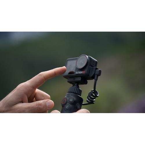 Hình ảnh chiếc DJI Action 5 Pro tiện dụng, quay rõ nét mọi khoảnh khắc đêm tối.