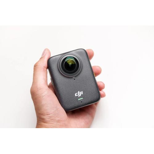 DJI Osmo 360 camera với thiết kế chắc chắn, bền bỉ, đảm bảo hiệu suất quay ổn định.