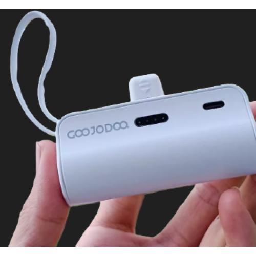 Sạc dự phòng GOOJODOQ 4000mAh mini với thiết kế siêu nhỏ gọn, cắm trực tiếp tiện lợi.