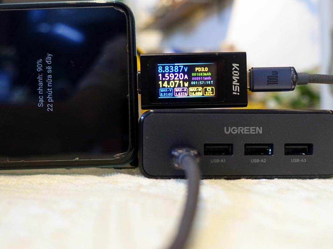 Đo c&ocirc;ng suất 14W khi sạc điện thoại Samsung A30s với UGREEN S6 Magic Cube 20W