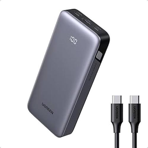 Sạc dự phòng Ugreen PB532 20000mAh màu đen, thiết kế nhỏ gọn với khả năng sạc nhanh 30W.