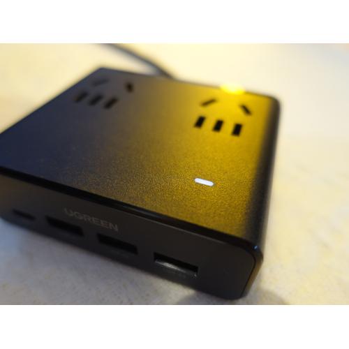 Trạm sạc đa năng UGREEN S6 Magic Cube 65W với công nghệ GaN, tối ưu bàn làm việc gọn gàng.