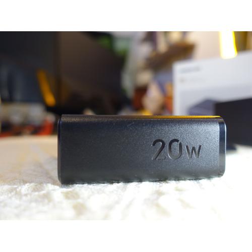Trạm sạc đa năng UGREEN S6 Magic Cube 65W thiết kế nhỏ gọn, tối ưu không gian bàn làm việc.