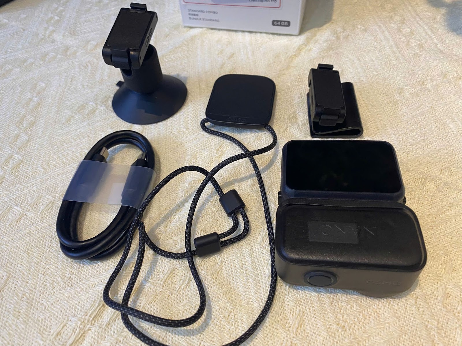 C&aacute;c phụ kiện đi k&egrave;m khi mua DJI Osmo Nano