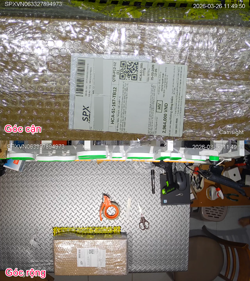 Camera quay đ&oacute;ng h&agrave;ng 2 mắt vừa soi r&otilde; m&atilde; vận đơn vừa quay to&agrave;n cảnh b&agrave;n đ&oacute;ng h&agrave;ng.