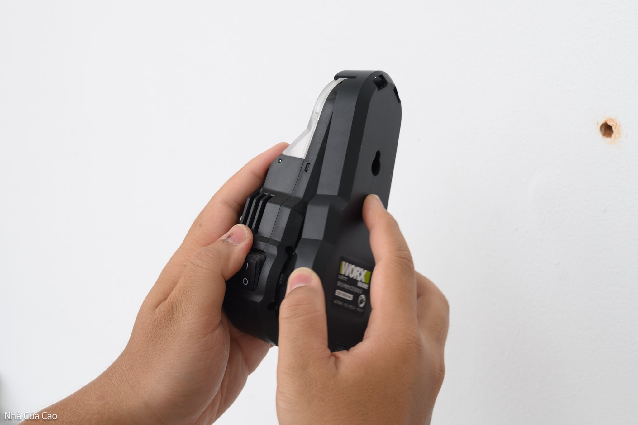 Cổng sạc USB-C v&agrave; n&uacute;t điều khiển tr&ecirc;n Worx WA1602